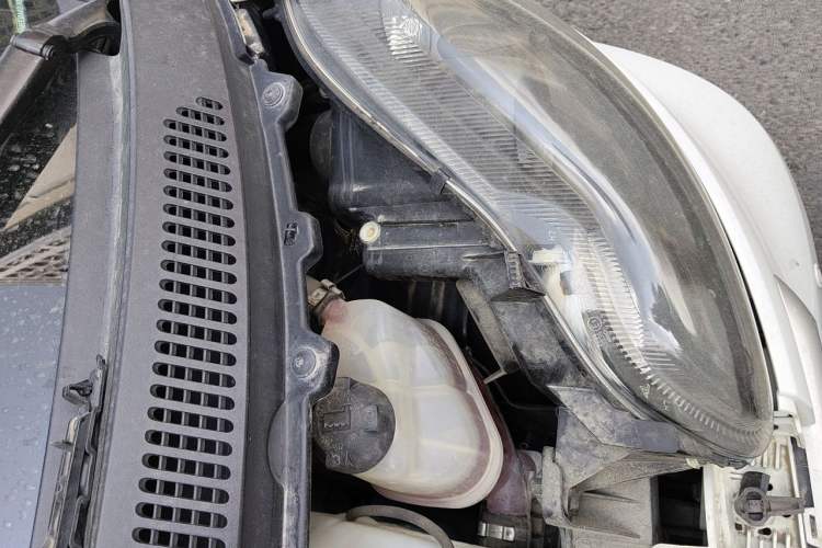 Used smart fortwo 2014 1.0 MHD Midnight Purple Limited Edition Engine Bay Left