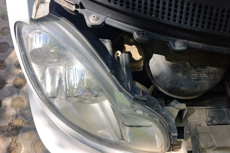 Used smart fortwo 2014 1.0 MHD Hardtop New Year Special Edition Engine Bay Right