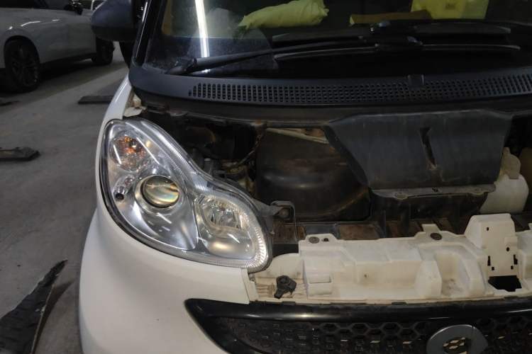 Used smart fortwo 2014 1.0 MHD Hardtop New Year Special Edition Engine Bay Right