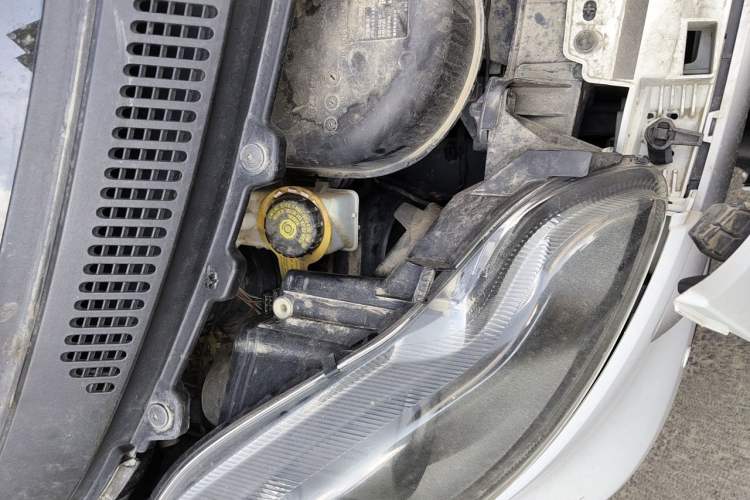 Used smart fortwo 2014 1.0 MHD Midnight Purple Limited Edition Engine Bay Right