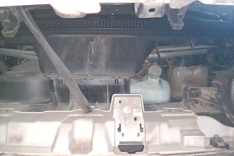 Used smart fortwo 2014 1.0 MHD Midnight Purple Limited Edition Engine Bay