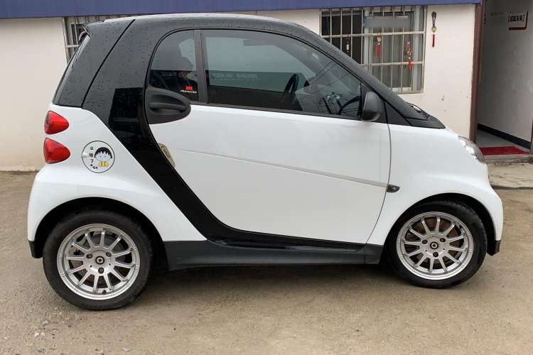 Used smart fortwo 2014 1.0 MHD Hardtop New Year Special Edition Exterior 2