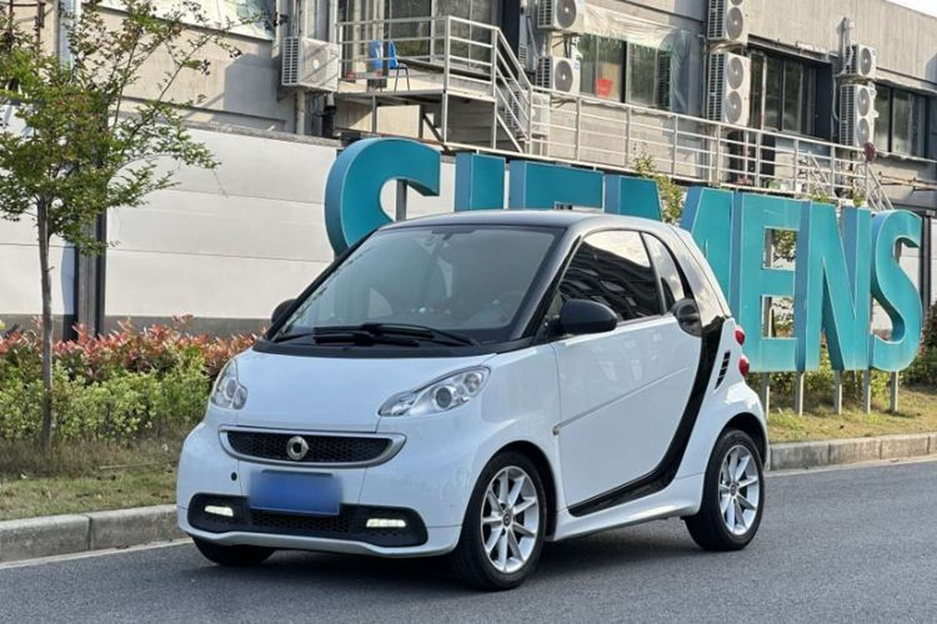Used smart fortwo 2014 1.0 MHD Midnight Purple Limited Edition Exterior 3