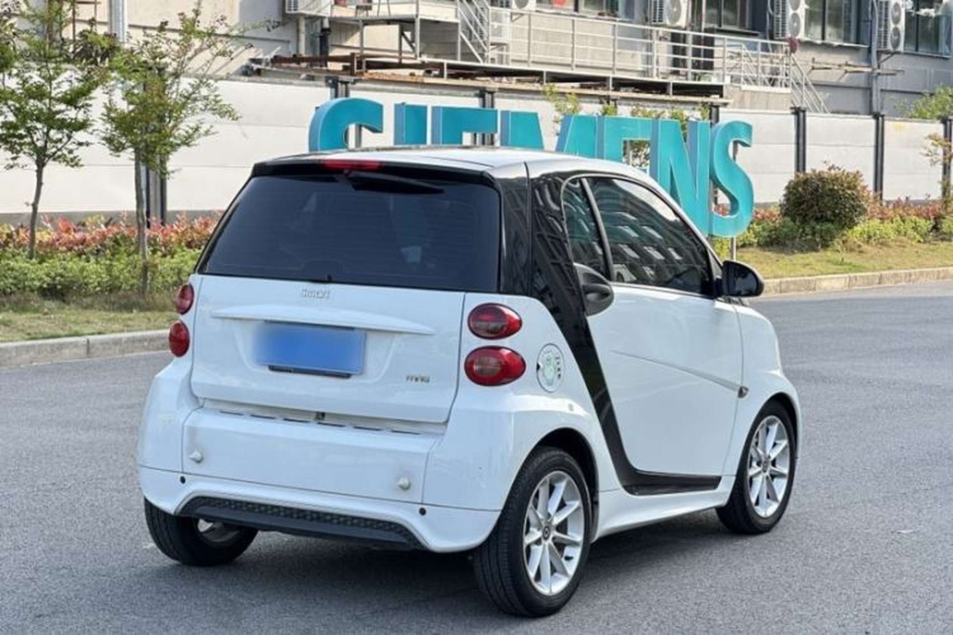 Used smart fortwo 2014 1.0 MHD Midnight Purple Limited Edition Exterior 8