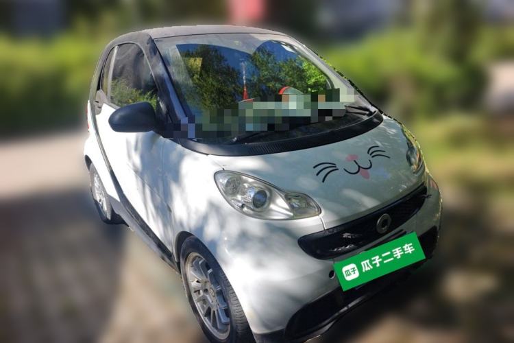 Used smart fortwo 2014 1.0 MHD Hardtop New Year Special Edition Front Right 45 Deg