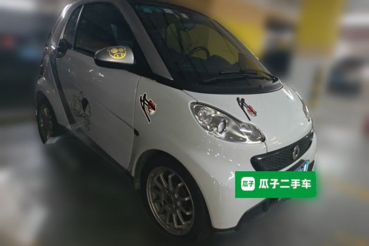 Used smart fortwo 2014 1.0 MHD Hardtop New Year Special Edition Front Right 45 Deg