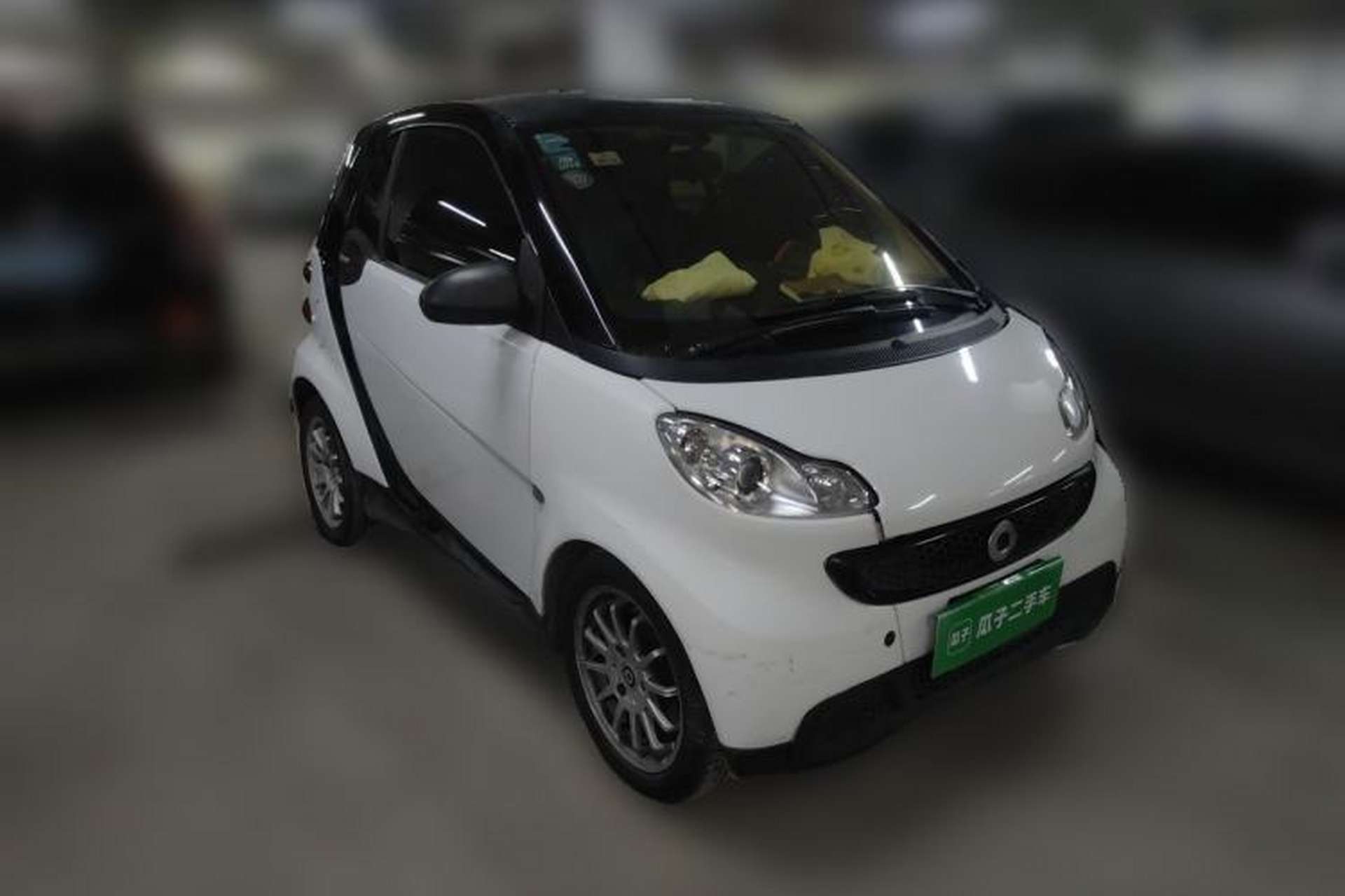 Used smart fortwo 2014 1.0 MHD Hardtop New Year Special Edition Front Right 45 Deg