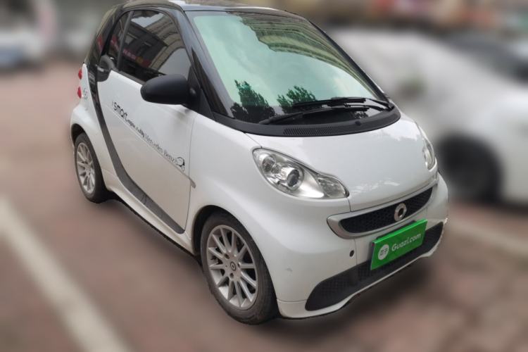 Used smart fortwo 2014 1.0 MHD Hardtop BoConcept Special Edition Front Right 45 Deg