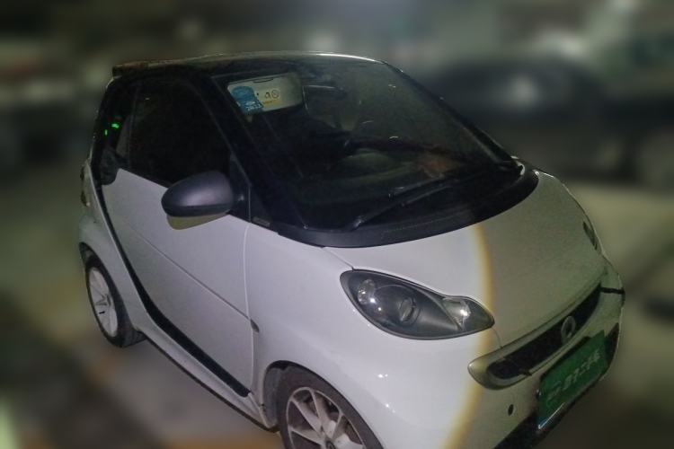 Used smart fortwo 2014 1.0 MHD Midnight Purple Limited Edition Front Right 45 Deg