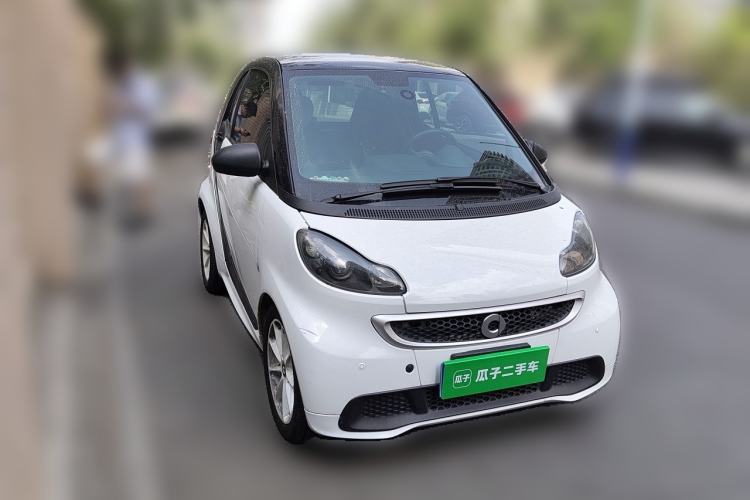 Used smart fortwo 2014 1.0 MHD Midnight Purple Limited Edition Front Right 45 Deg
