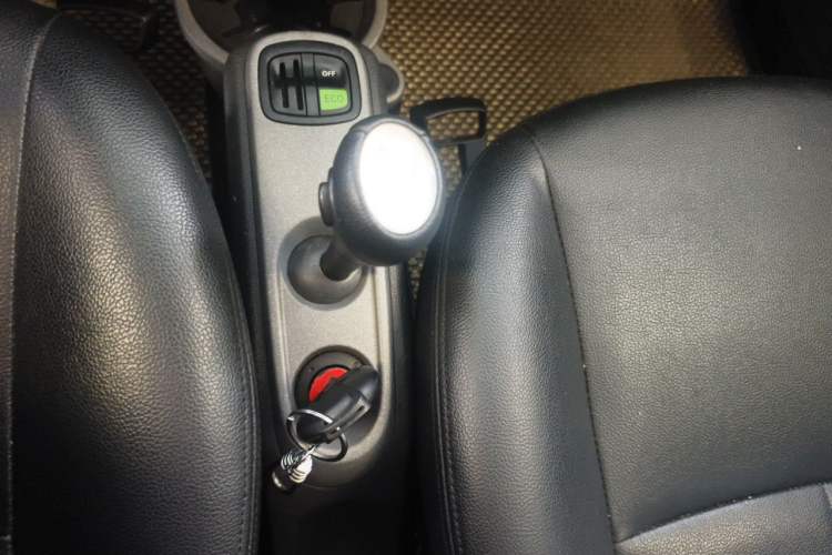 Used smart fortwo 2014 1.0 MHD Hardtop New Year Special Edition Gear Lever
