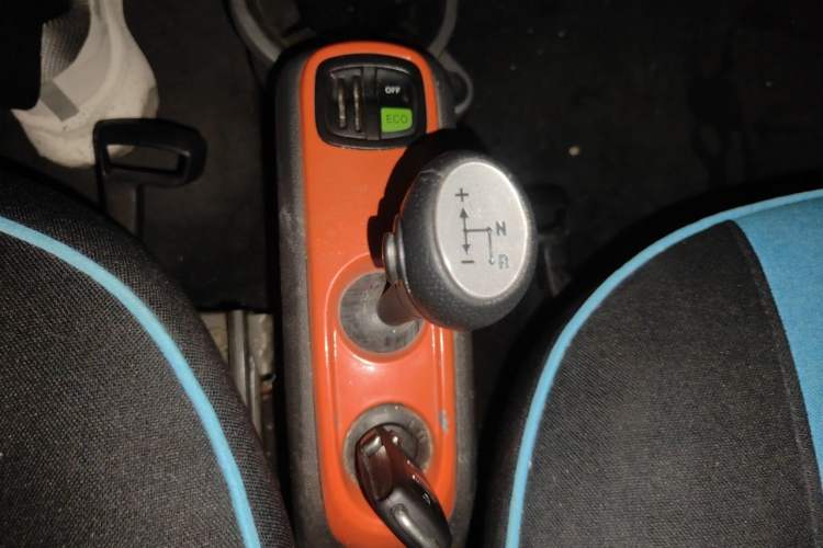Used smart fortwo 2014 1.0 MHD Hardtop New Year Special Edition Gear Lever