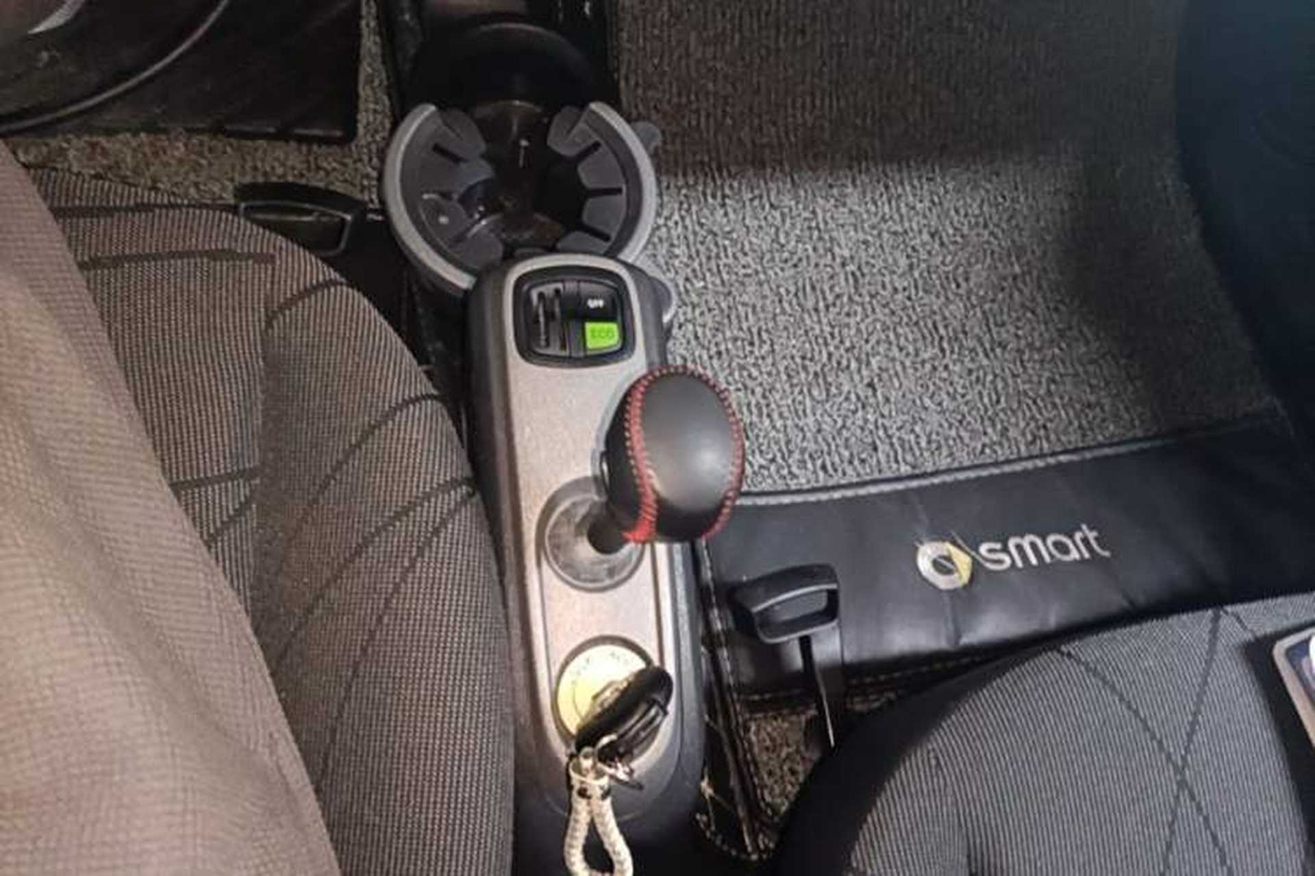 Used smart fortwo 2014 1.0 MHD Midnight Purple Limited Edition Gear Lever