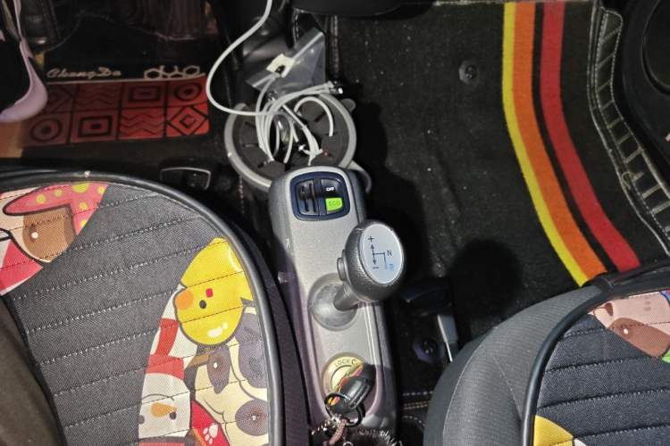 Used smart fortwo 2014 1.0 MHD Midnight Purple Limited Edition Gear Lever