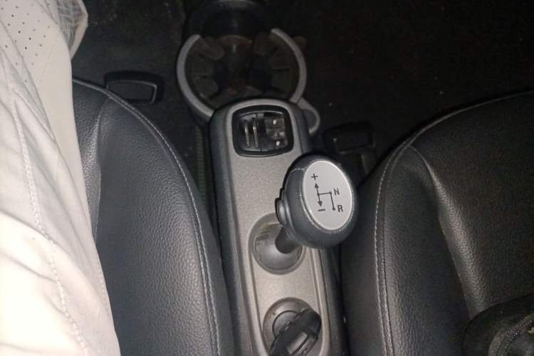 Used smart fortwo 2014 1.0 MHD Midnight Purple Limited Edition Gear Lever