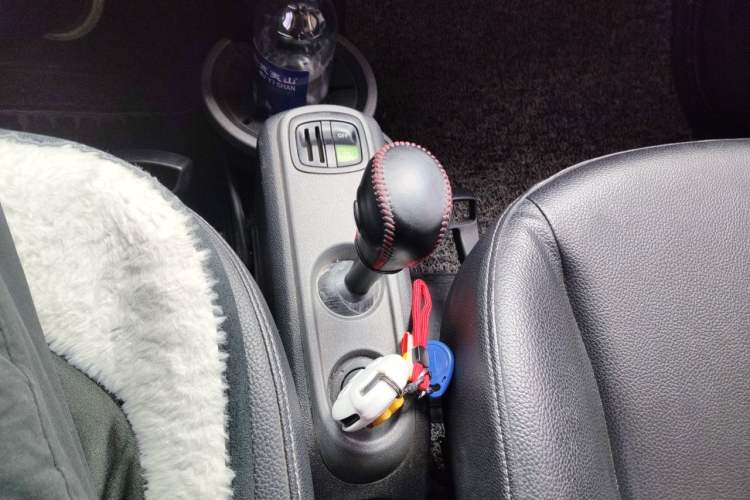 Used smart fortwo 2014 1.0 MHD Midnight Purple Limited Edition Gear Lever