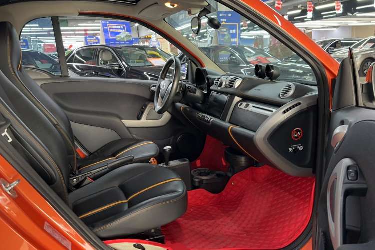 Used smart fortwo 2014 1.0T Hardtop City Lightwave Passion Edition Interior 1