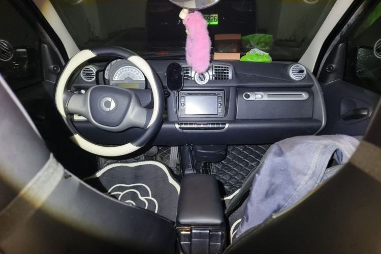 Used smart fortwo 2014 1.0 MHD Hardtop New Year Special Edition Interior 2