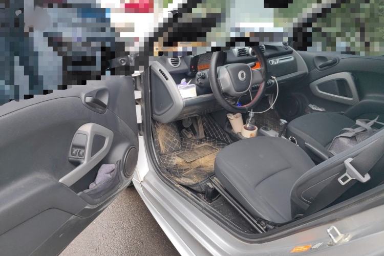 Used smart fortwo 2014 1.0 MHD Hardtop City Lightwave Passion Edition Interior 3