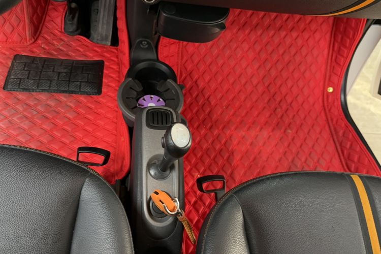 Used smart fortwo 2014 1.0T Hardtop City Lightwave Passion Edition Interior 4