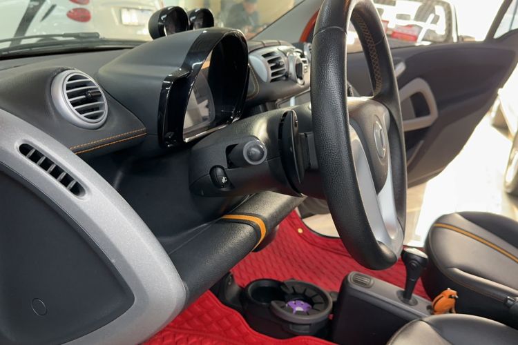 Used smart fortwo 2014 1.0T Hardtop City Lightwave Passion Edition Interior 5