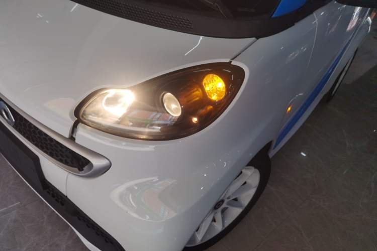 Used smart fortwo 2014 1.0 MHD Midnight Purple Limited Edition Left Front Headlight