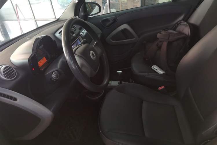 Used smart fortwo 2014 1.0 MHD Midnight Purple Limited Edition Left Front Seat