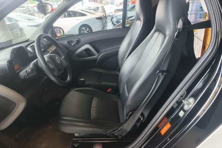 Used smart fortwo 2014 1.0 MHD Hardtop New Year Special Edition Left Front Seat