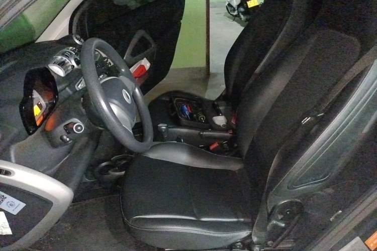 Used smart fortwo 2014 1.0 MHD Midnight Purple Limited Edition Left Front Seat