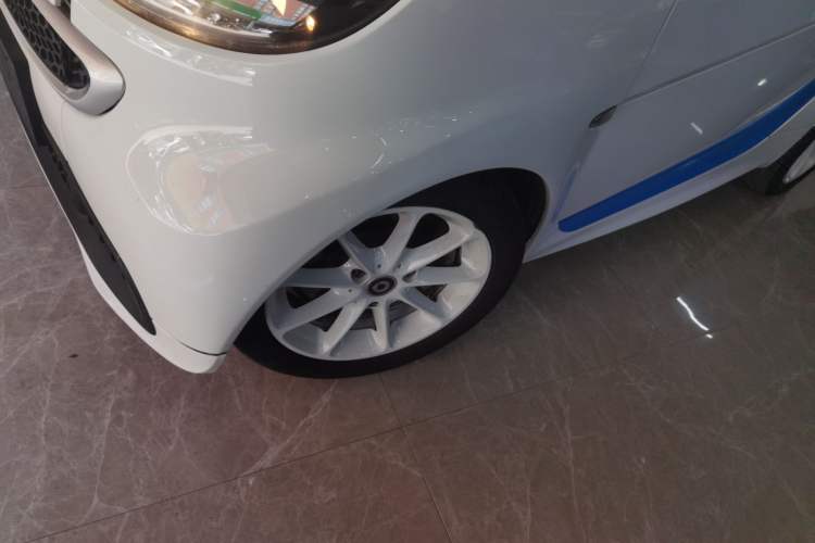 Used smart fortwo 2014 1.0 MHD Midnight Purple Limited Edition Left Front Wheel Hub
