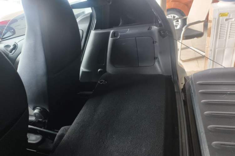 Used smart fortwo 2014 1.0 MHD Hardtop New Year Special Edition Left Rear Seat