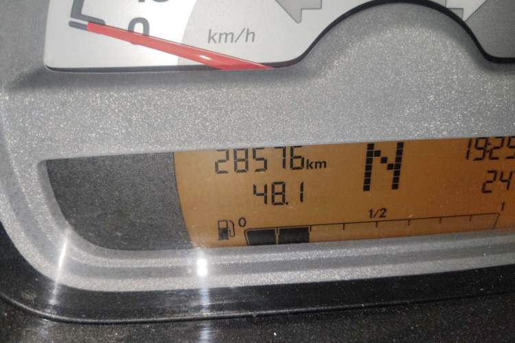 Used smart fortwo 2014 1.0 MHD Hardtop City Lightwave Passion Edition Odometer Close Up