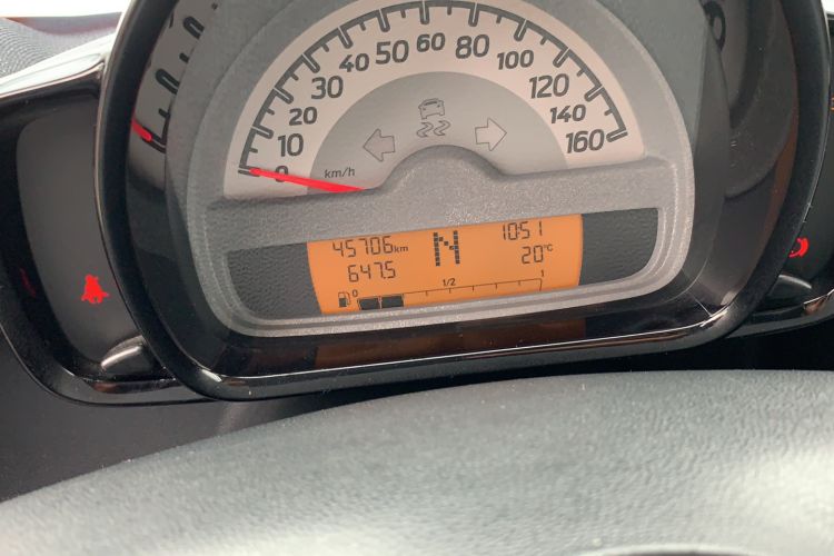 Used smart fortwo 2014 1.0 MHD Hardtop New Year Special Edition Odometer Close Up