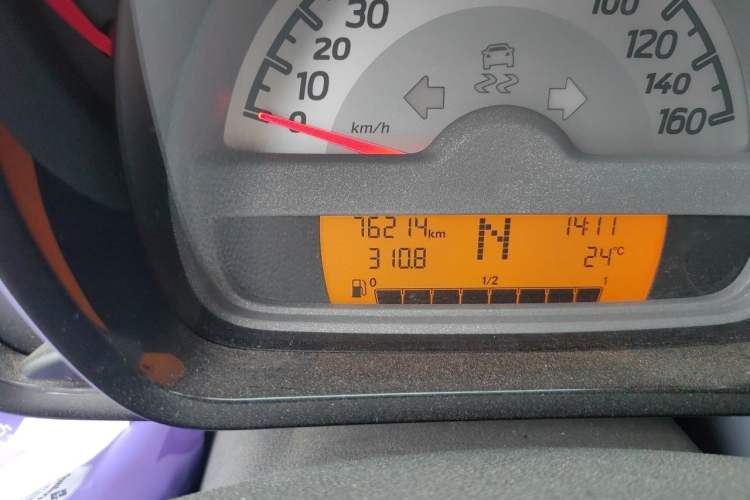 Used smart fortwo 2014 1.0 MHD Hardtop City Lightwave Passion Edition Odometer Close Up