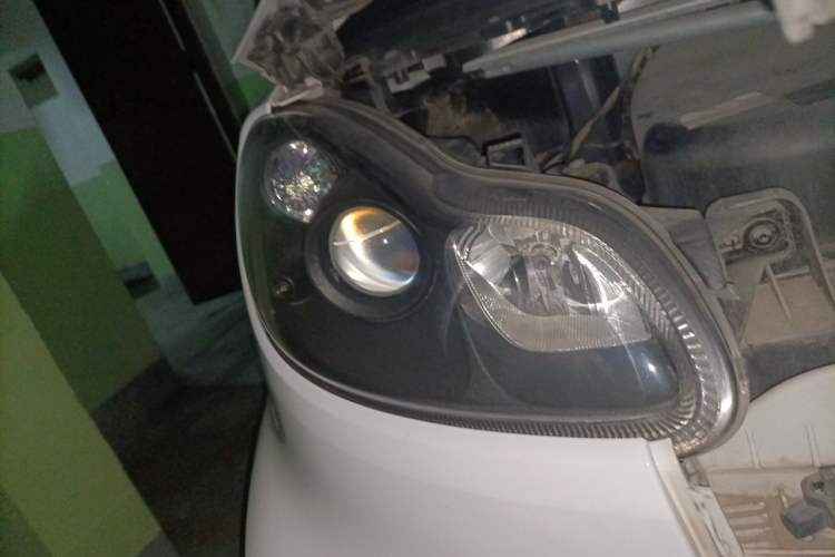 Used smart fortwo 2014 1.0 MHD Midnight Purple Limited Edition Right Front Headlight