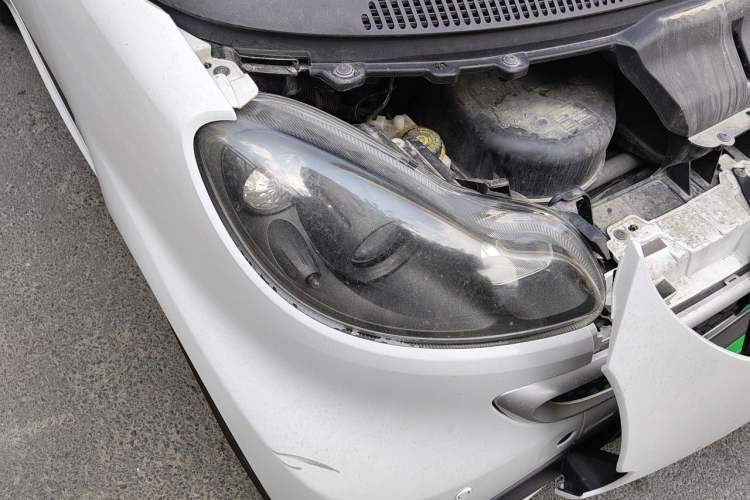Used smart fortwo 2014 1.0 MHD Midnight Purple Limited Edition Right Front Headlight