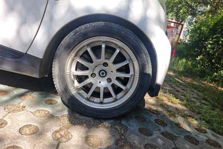 Used smart fortwo 2014 1.0 MHD Hardtop New Year Special Edition Right Front Wheel Hub