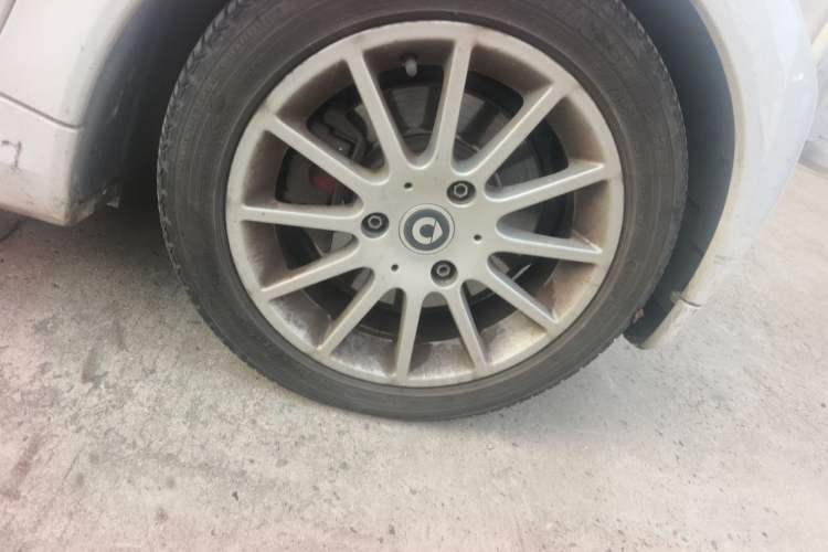 Used smart fortwo 2014 1.0 MHD Hardtop New Year Special Edition Right Front Wheel Hub