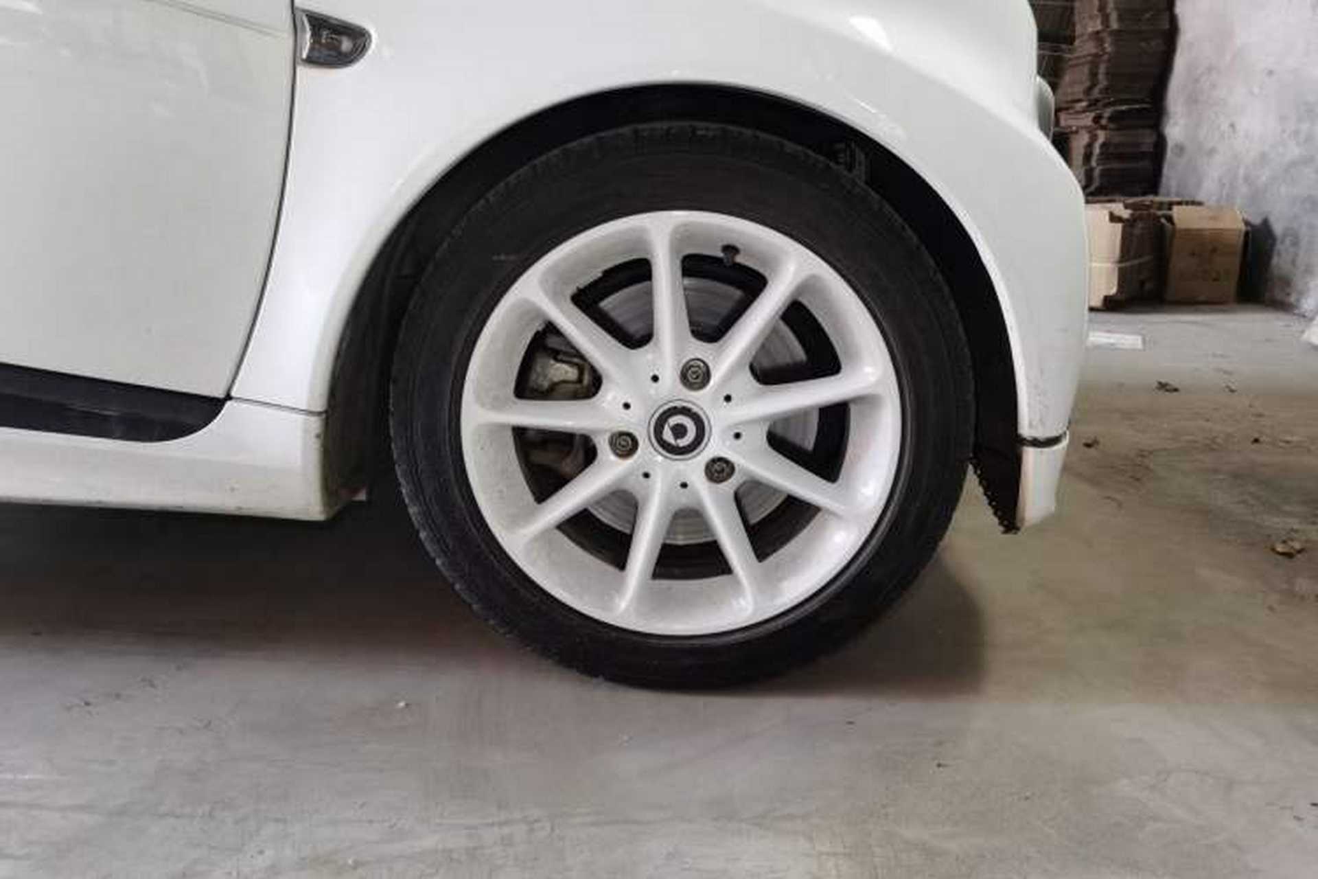 Used smart fortwo 2014 1.0T Hardtop BoConcept Special Edition Right Front Wheel Hub