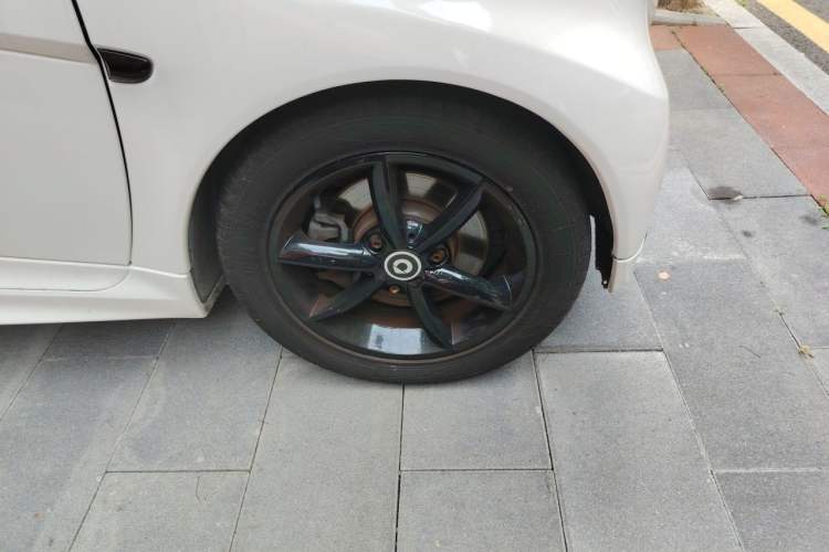 Used smart fortwo 2014 1.0T Hardtop City Lightwave Passion Edition Right Front Wheel Hub
