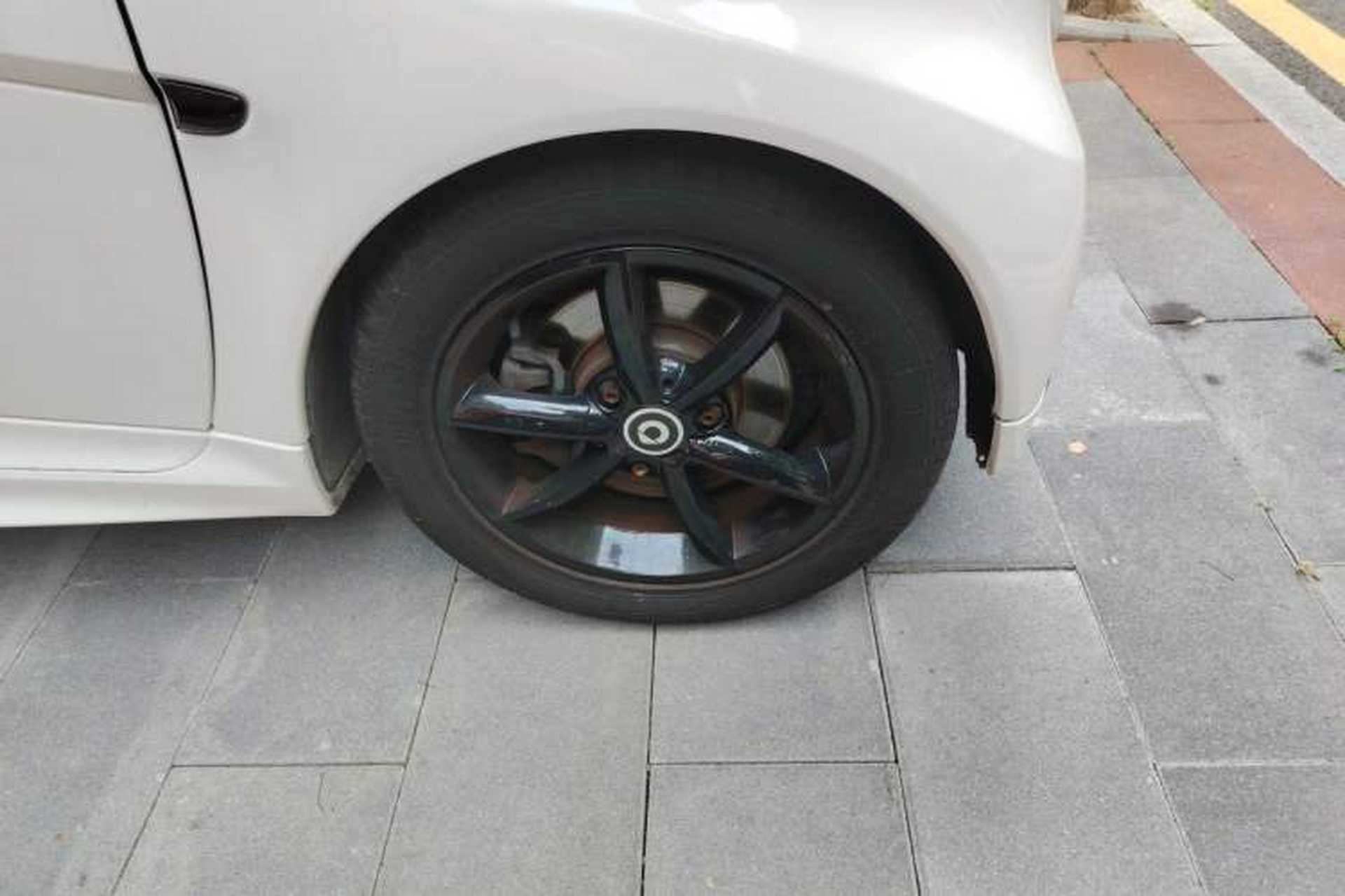 Used smart fortwo 2014 1.0T Hardtop City Lightwave Passion Edition Right Front Wheel Hub