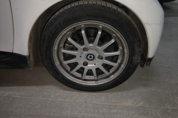 Used smart fortwo 2014 1.0 MHD Hardtop New Year Special Edition Right Front Wheel Hub