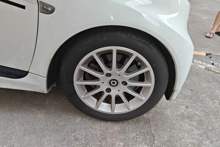 Used smart fortwo 2014 1.0 MHD Midnight Purple Limited Edition Right Front Wheel Hub