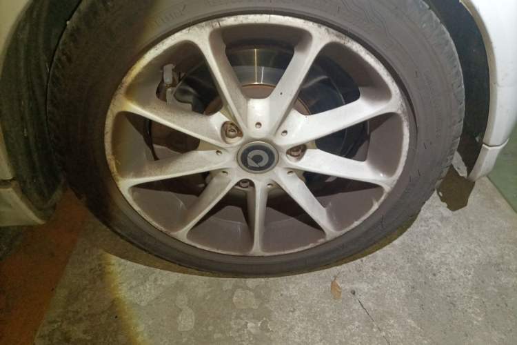 Used smart fortwo 2014 1.0 MHD Midnight Purple Limited Edition Right Front Wheel Hub