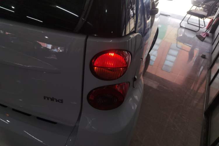 Used smart fortwo 2014 1.0 MHD Midnight Purple Limited Edition Right Rear Taillight