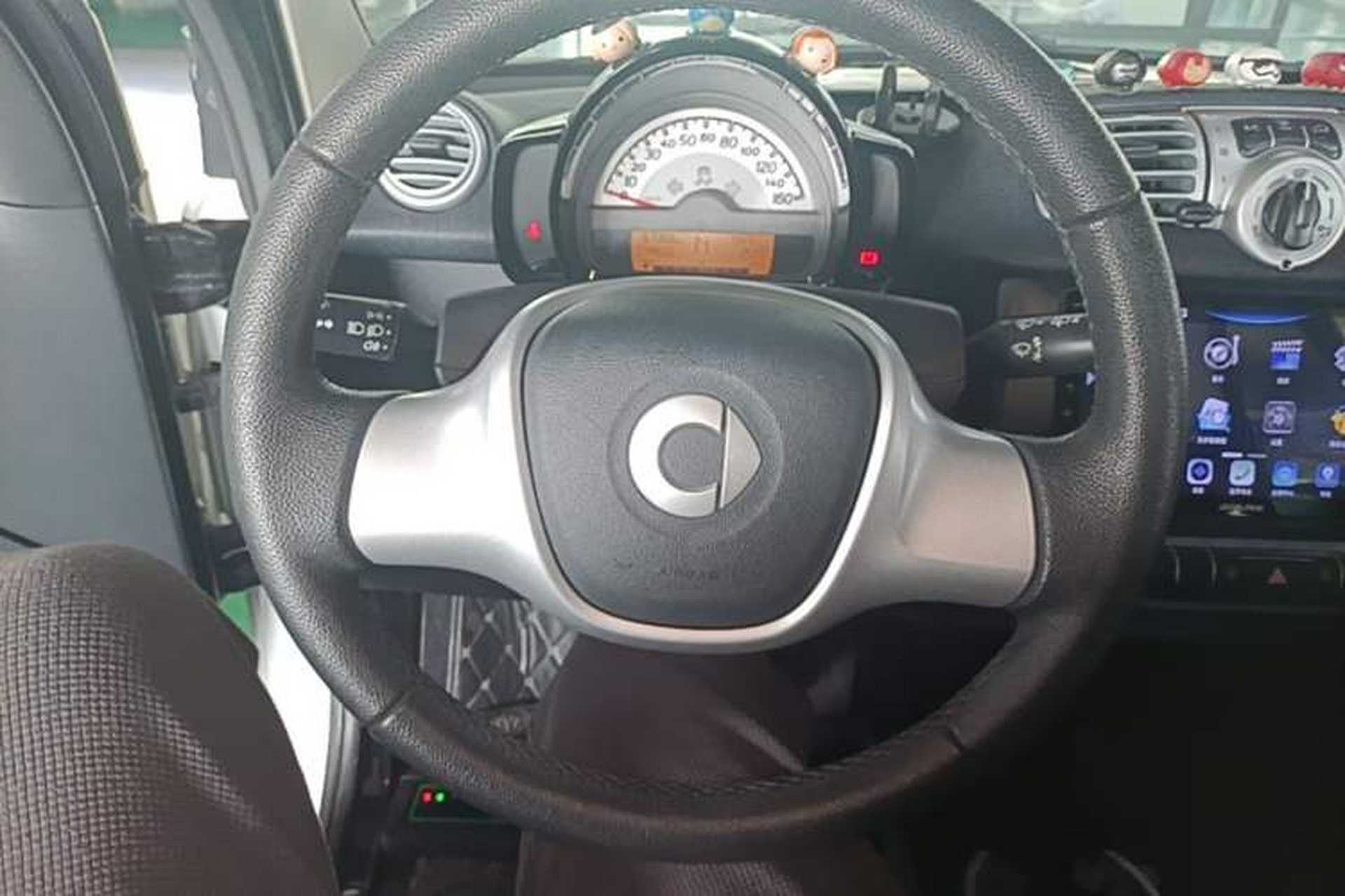 Used smart fortwo 2014 1.0 MHD Midnight Purple Limited Edition Steering Wheel
