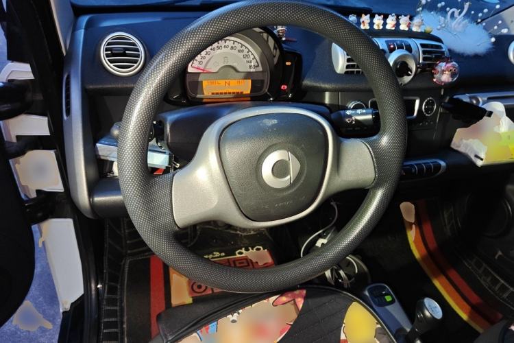 Used smart fortwo 2014 1.0 MHD Midnight Purple Limited Edition Steering Wheel