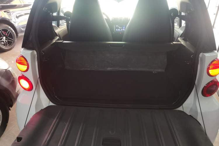 Used smart fortwo 2014 1.0 MHD Midnight Purple Limited Edition Trunk