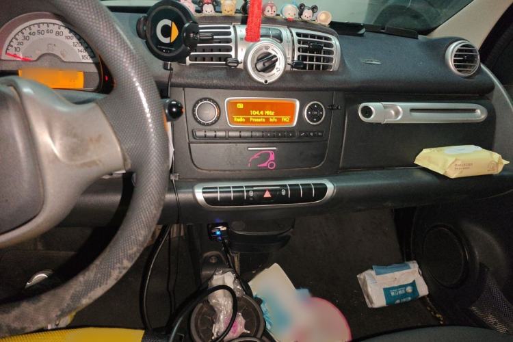 Used smart fortwo 2014 1.0 MHD Hardtop New Year Special Edition Audio And AC Panel