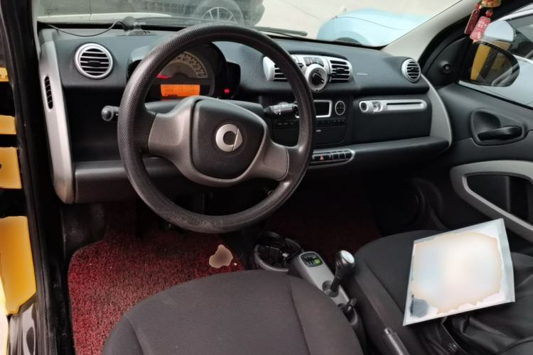 Used smart fortwo 2014 1.0 MHD Hardtop New Year Special Edition Center Console